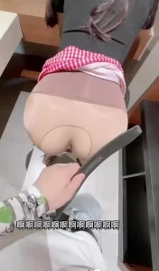 啊啊啊！你不要用皮带抽我屁股，放过我吧，约炮邻居骚肉丝少妇
